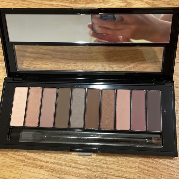 Brand new eyeshadow pallet - Picture 2 of 2